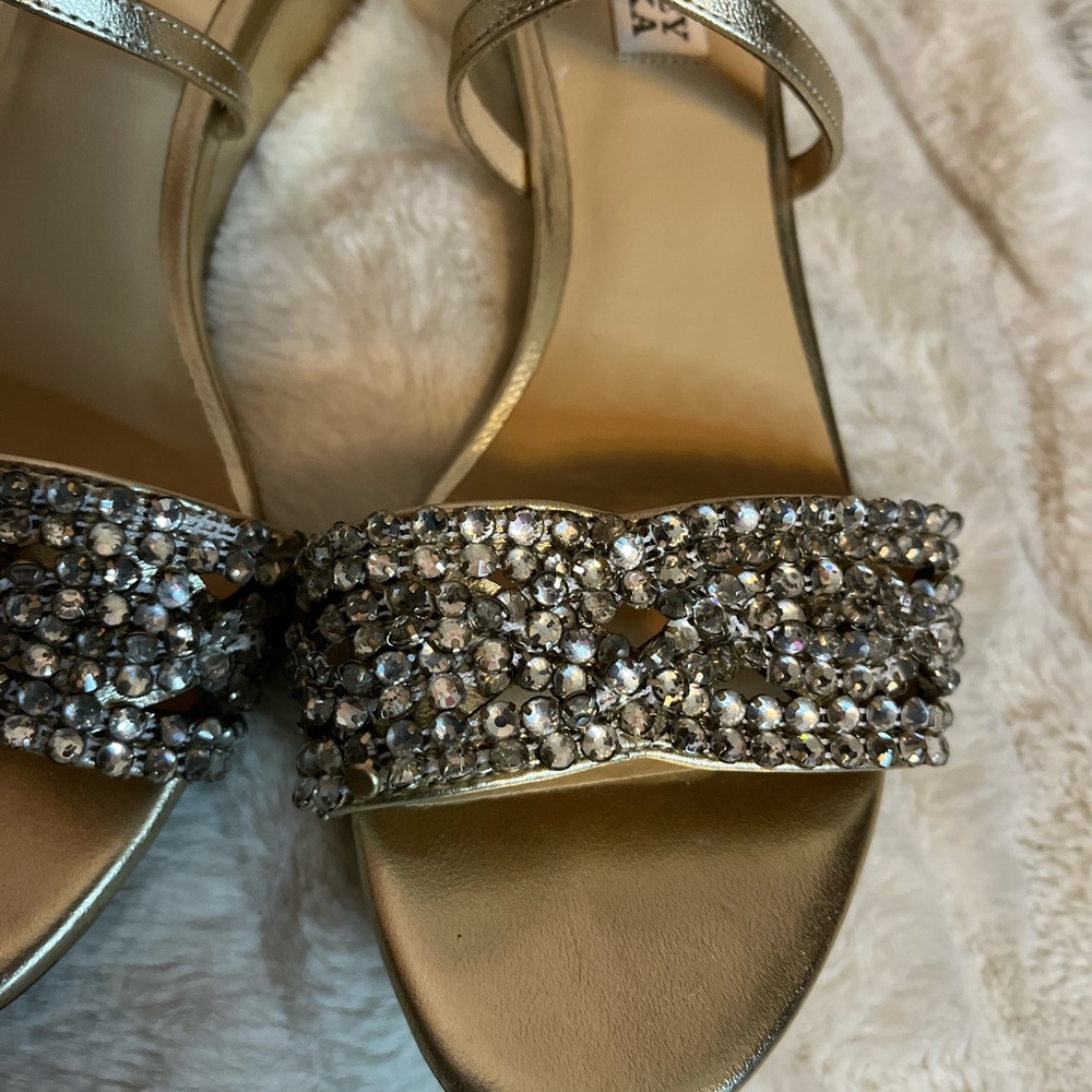 Badgley Mischka Women 7 Gold Leather Jeweled Wedge Strappy Dressy NYE Event Heel - Picture 9 of 11